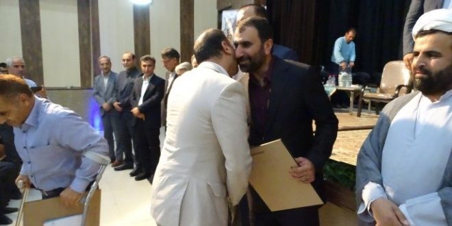 کارمند نمونه