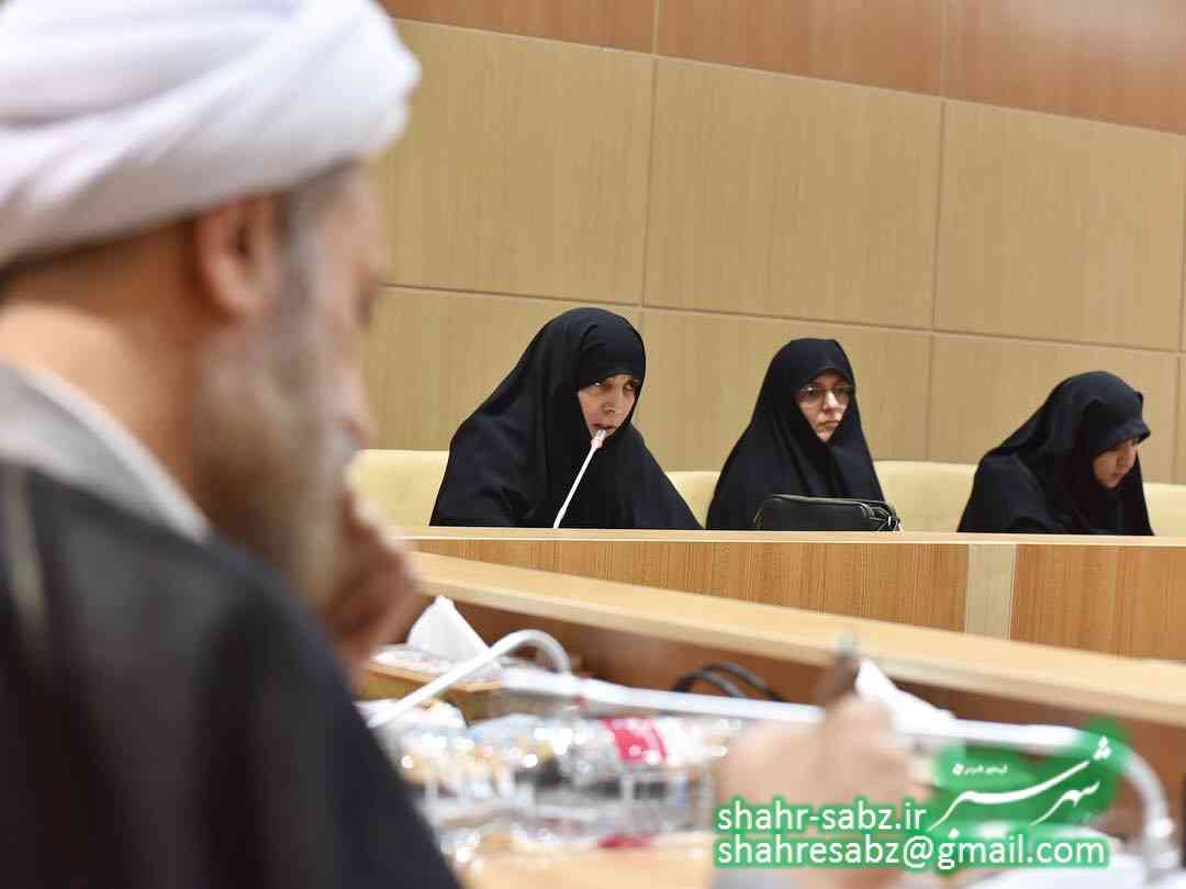 آیت الله دژکام در دیدار با جمعی از بانوان اساتید حوزه و دانشگاه، دانشجویان و طلاب و فعالان فرهنگی و تبلیغی خواهر