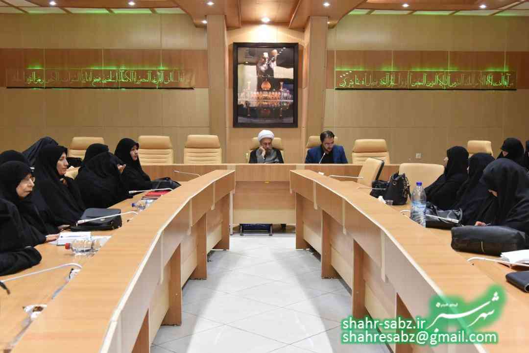 آیت الله دژکام در دیدار با جمعی از بانوان اساتید حوزه و دانشگاه، دانشجویان و طلاب و فعالان فرهنگی و تبلیغی خواهر