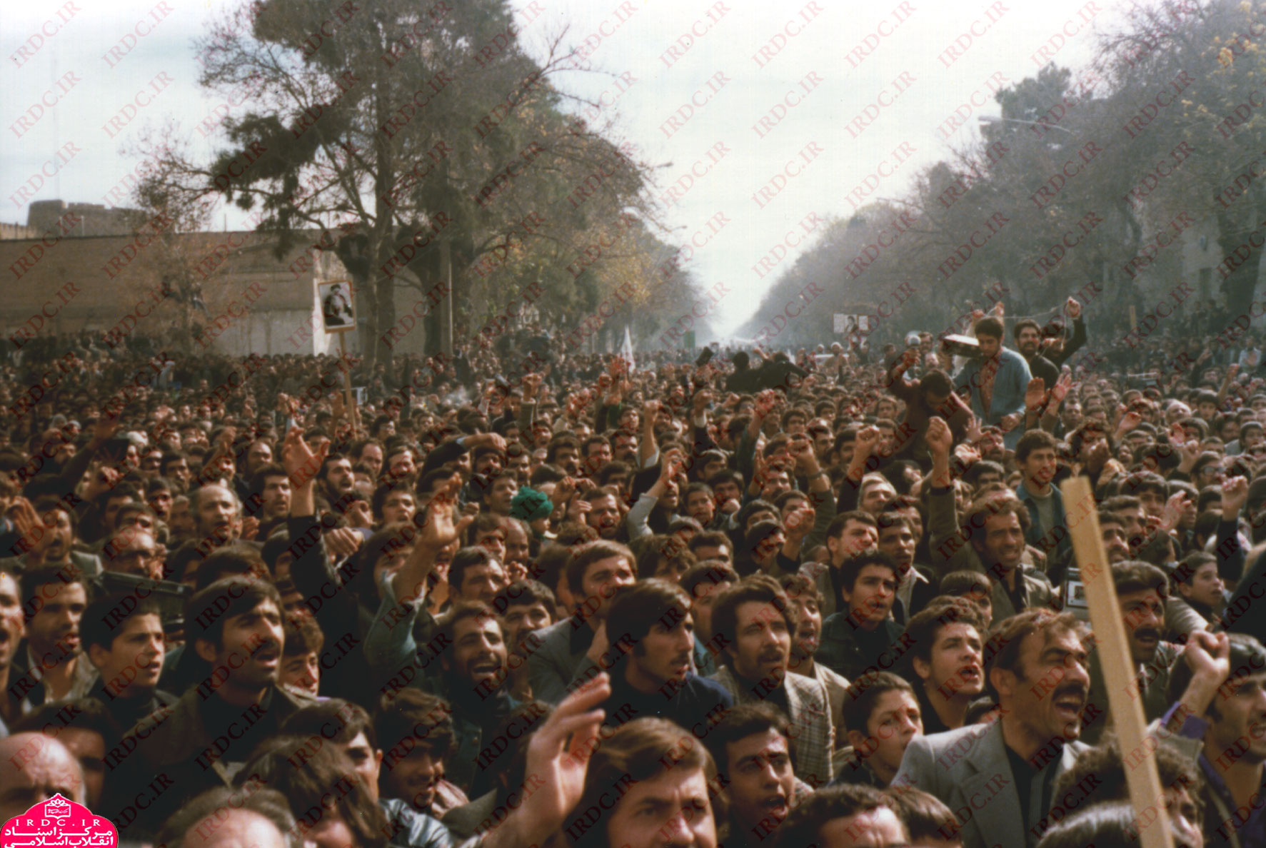 راهپیمایی مردم شیراز در محرم 1357 علیه رژیم پهلوی