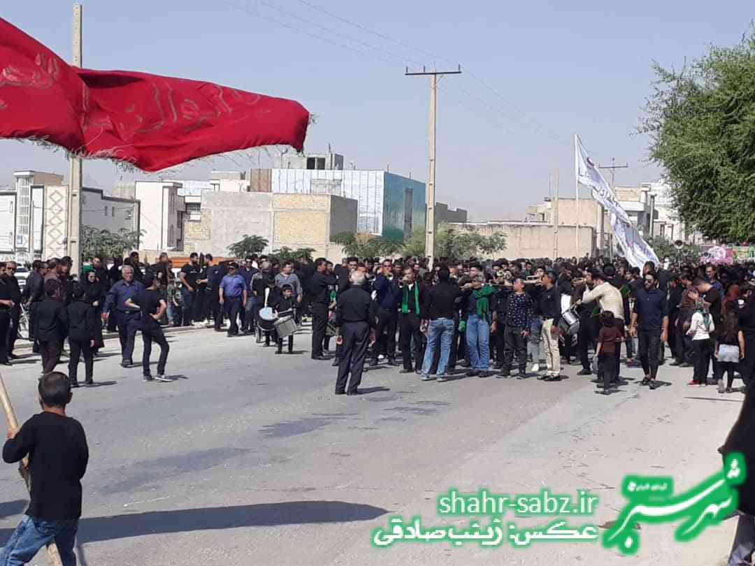 28-6-97 تاسوعای حسینی در بهشت زهرای کازرون/ عکس: زینب صادقی