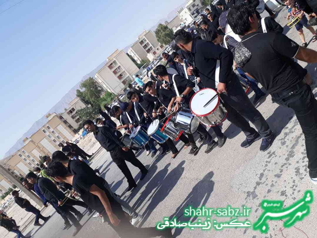 28-6-97 تاسوعای حسینی در بهشت زهرای کازرون/ عکس: زینب صادقی