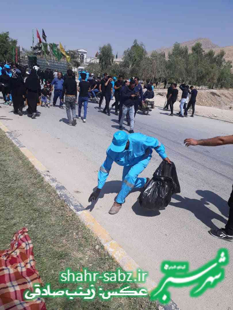 28-6-97 تاسوعای حسینی در بهشت زهرای کازرون/ عکس: زینب صادقی