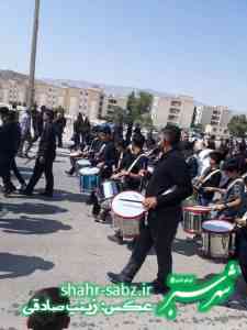 28-6-97 تاسوعای حسینی در بهشت زهرای کازرون/ عکس: زینب صادقی