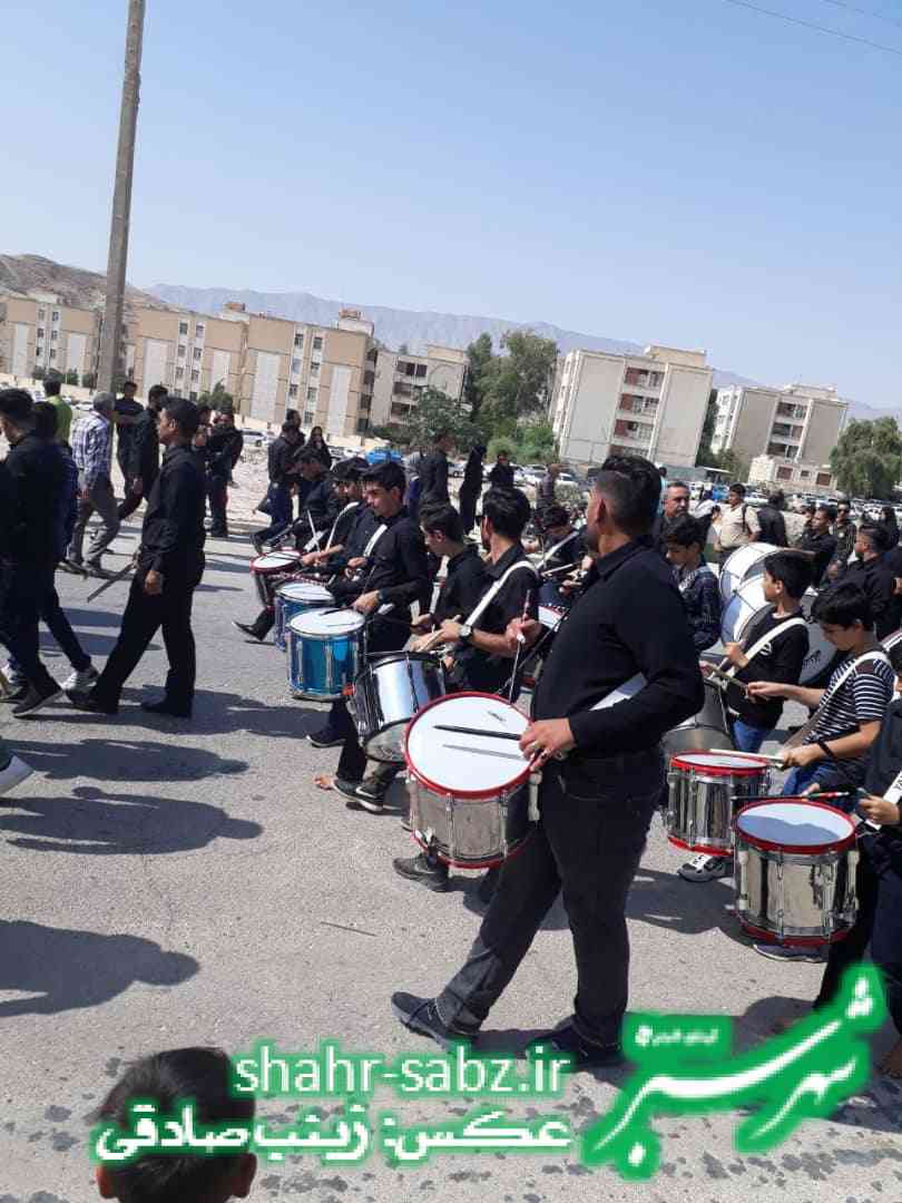 28-6-97 تاسوعای حسینی در بهشت زهرای کازرون/ عکس: زینب صادقی