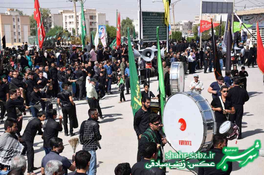 28-6-97 تاسوعای حسینی در بهشت زهرای کازرون/ عکس: زینب صادقی