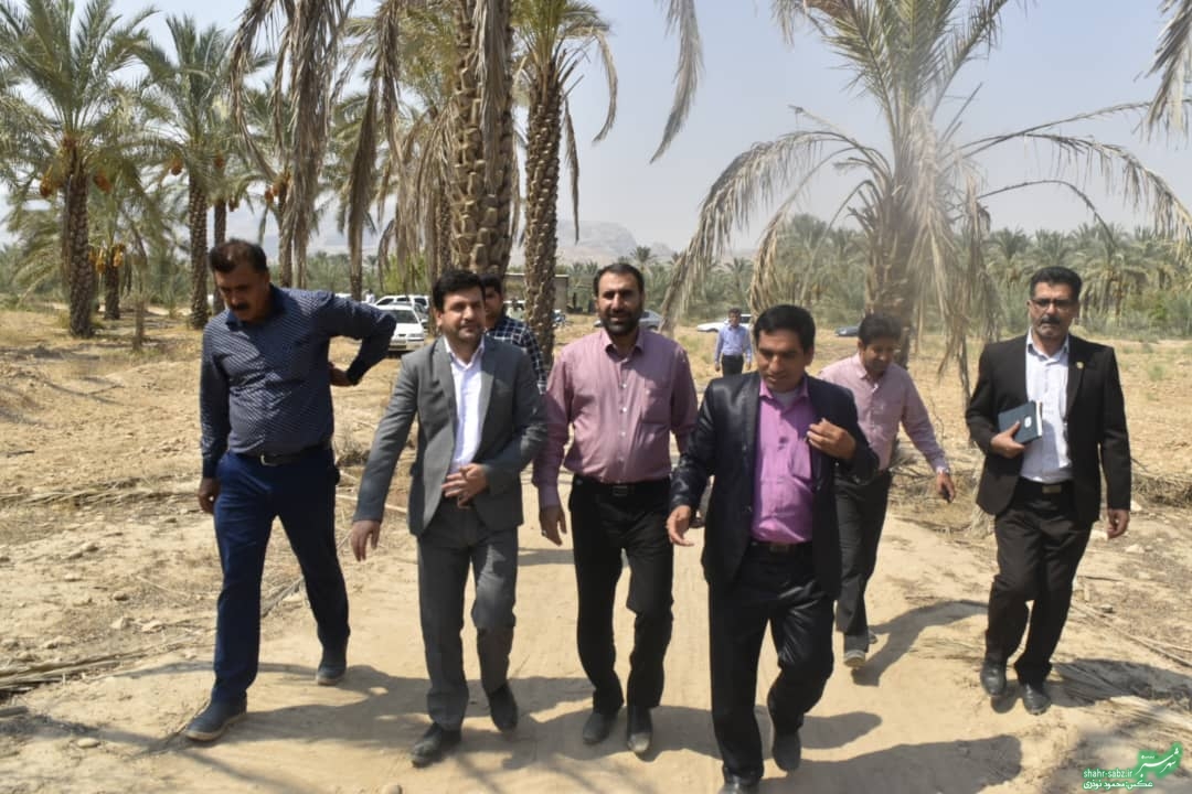 فرماندار کازرون در خشت/ عکس: محمود نوذری