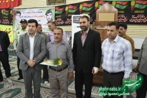 فرماندار کازرون در خشت/ عکس: محمود نوذری