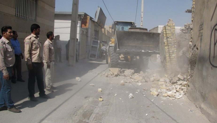 برخورد قاطع و قانونی شهرداری کازرون با ساخت و سازه های غیر مجاز در سطح شهر