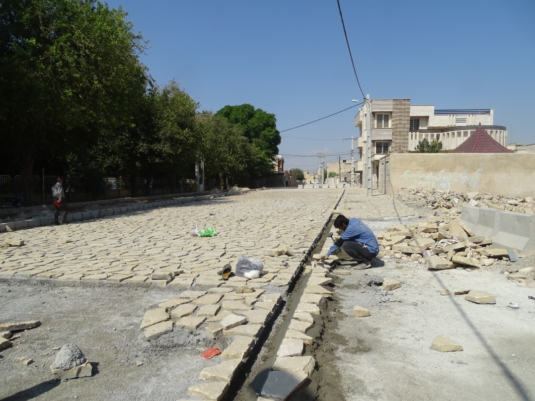 اجرای پروژه سنگ فرش کوچه باغ نظر و زیر سازی برخی از کوچه های سطح شهر توسط شهرداری کازرون