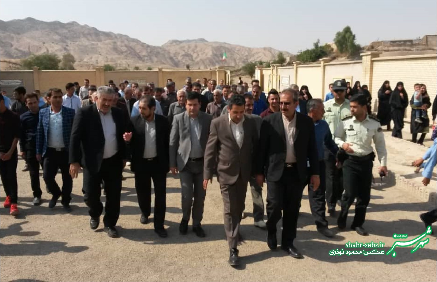 افتتاح مدرسه در خشت توسط حسین رضازاده نماینده مردم کازرون در مجلس شورای اسلامی/ عکس: محمود نوذری