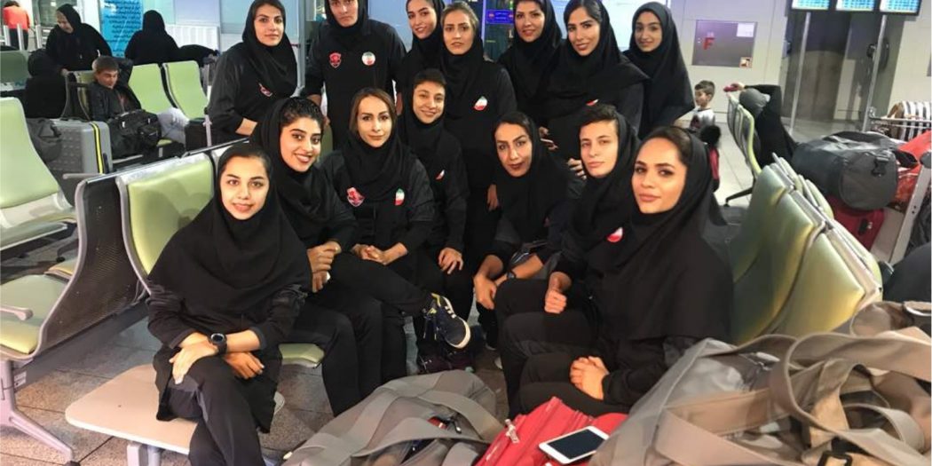 تیم هندبال بانوان چمران لارستان/ عکس: مریم کاتب