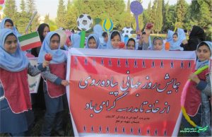 پیاده از خانه تا مدرسه در دبستان های امام علی و شهید مرتجز کازرون/ عکس: ایمان مرتجز