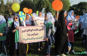 پیاده از خانه تا مدرسه در دبستان های امام علی و شهید مرتجز کازرون/ عکس: ایمان مرتجز