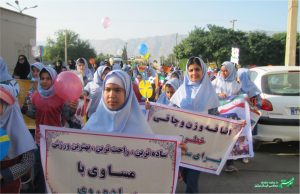 پیاده از خانه تا مدرسه در دبستان های امام علی و شهید مرتجز کازرون/ عکس: ایمان مرتجز