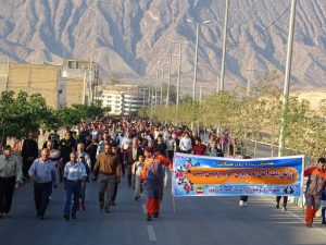 پیاده روی بزرگ خانوادگی در کازرون با حضور شهردار و اعضای شورای اسلامی شهر کازرون