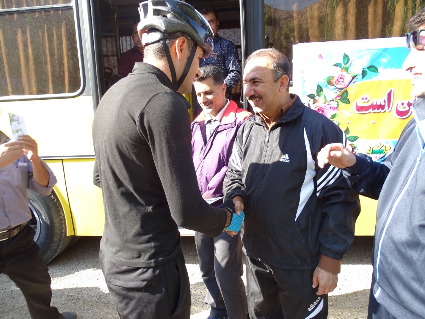 پیاده روی بزرگ خانوادگی در کازرون با حضور شهردار و اعضای شورای اسلامی شهر کازرون