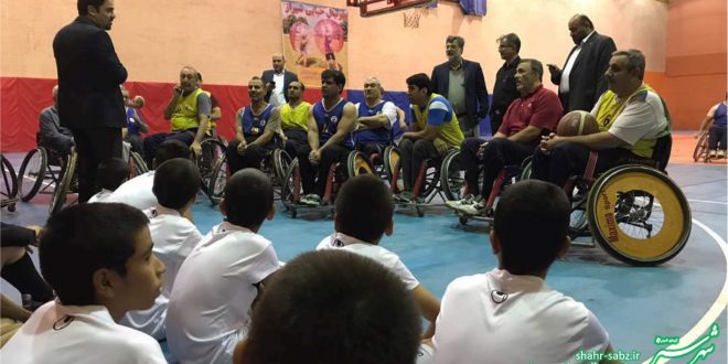 کودکان کار در زمین بسکتبال جانبازان / عکس از طاهره کریمی خرمی