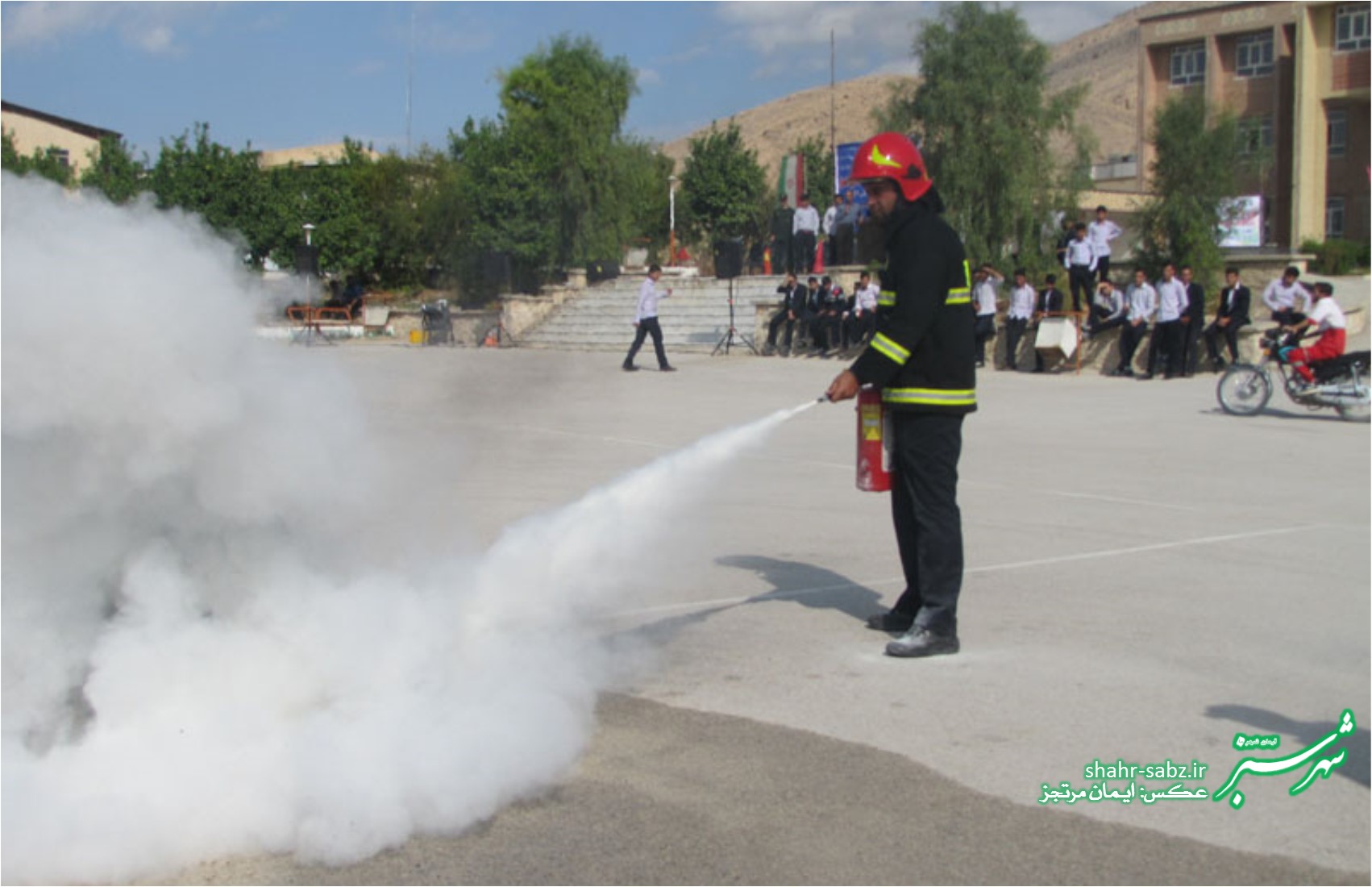 رزمایش پدافند غیرعامل در هنرستان امام خامنه ای کازرون/ عکس: ایمان مرتجز