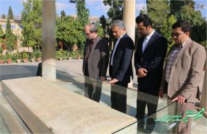بازدید محمدمهدی احمدی از مجموعه های فرهنگی هنری شیراز/ عکس از علی روزیطلب/ محمدمهدی احمدی، صابر سهرابی، مهدی رنجبر، محسن پرهیزگار/ حافظیه