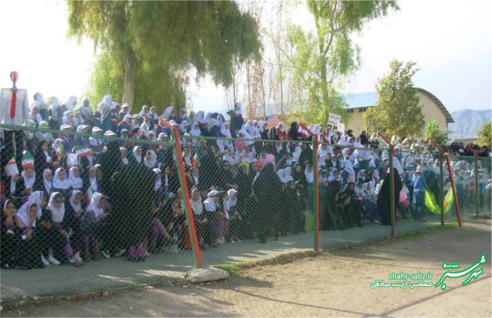 تجمع ضداستکباری دانش آموزان کازرون در 13 آبان1397/ عکس: زینب صادقی