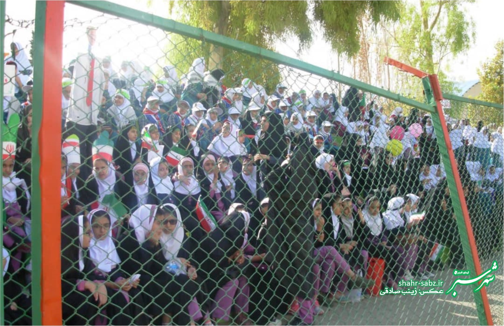 تجمع ضداستکباری دانش آموزان کازرون در 13 آبان1397/ عکس: زینب صادقی