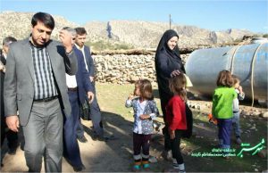 بازدید دکتر بذر افشان مدیر کل کمیته امداد امام خمینی ره .از مناطق بسیار محروم ممسنی و رستم/ عکس: محمدکاظم تابنده