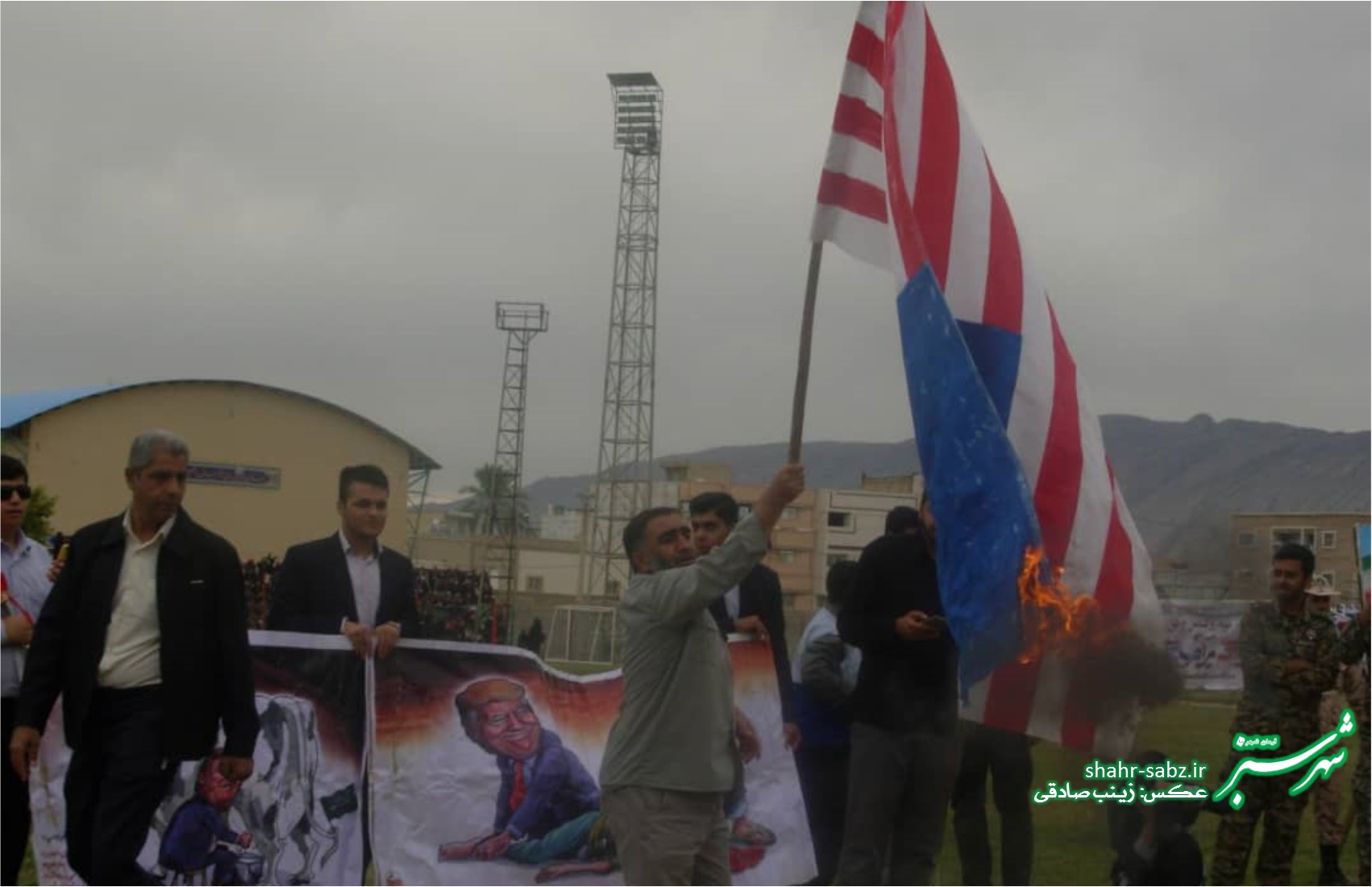 تجمع ضداستکباری دانش آموزان کازرون در 13 آبان1397/ عکس: زینب صادقی