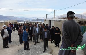 بازدید محمد بذرافشان مدیرکل کمیته امداد امام خمینی فارس و داریوش دهقان فرماندار کازرون/ روستای کنده ای/ عکس: طاهره کریمی خرمی