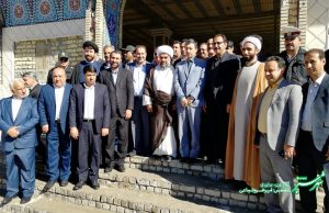 بازدید پرویز فتاح رئیس کمیته امداد امام خمینی از کازرون/ حجت الاسلام شیخ محمد خرسند- پرویز فتاح- داریوش دهقان- حسین رضازاده- محمد بذرافشان/ عکس: امیرخسرو شجاعی