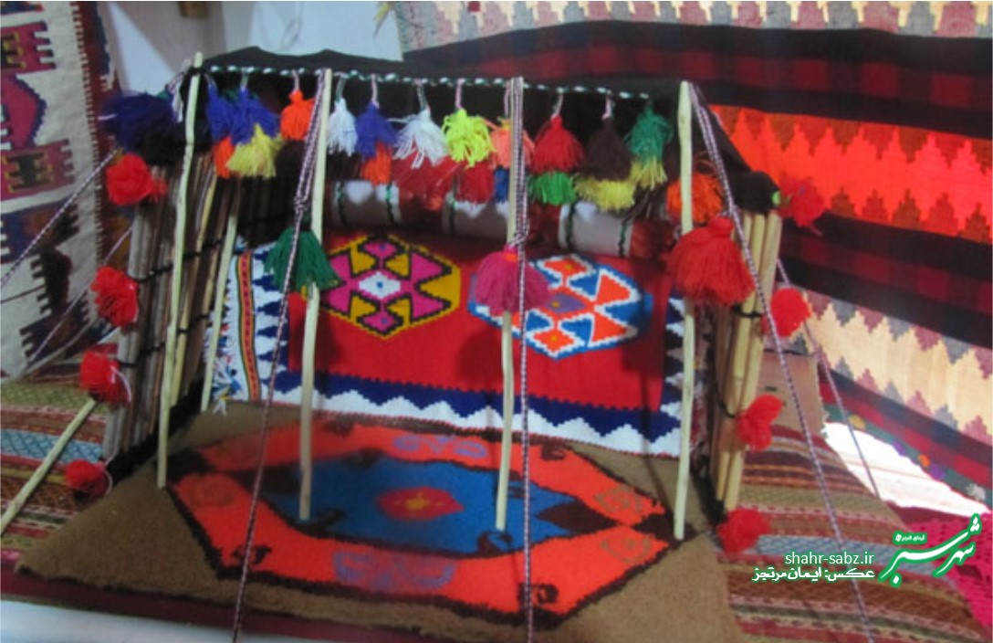 برپایی نمایشگاه غذاهای سنتی و دست ساخته های سوادآموزان در کازرون/ عکس: ایمان مرتجز