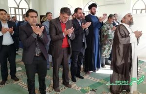 بازدید پرویز فتاح رئیس کمیته امداد امام خمینی از کازرون اقامه نمازجماعت/ حجت الاسلام شیخ محمد خرسند- پرویز فتاح- داریوش دهقان- محمد بذرافشان/ عکس: امیرخسرو شجاعی