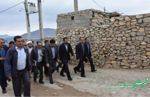 بازدید محمد بذرافشان مدیرکل کمیته امداد امام خمینی فارس و داریوش دهقان فرماندار کازرون/ روستای کنده ای/ عکس: طاهره کریمی خرمی