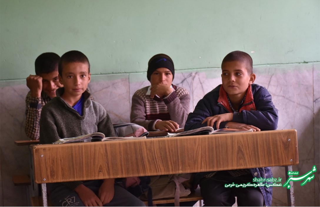 دانش آموزان پسر روستایی/ روستای کنده ای/ عکس: طاهره کریمی خرمی