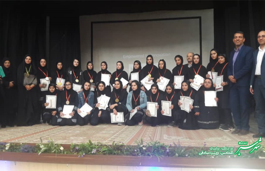 همایش تجلیل از دانش آموزان مقام آور/ عکس: زینب صادقی