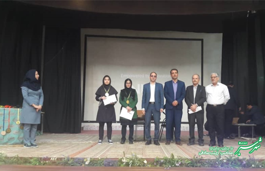 همایش تجلیل از دانش آموزان مقام آور/ عکس: زینب صادقی