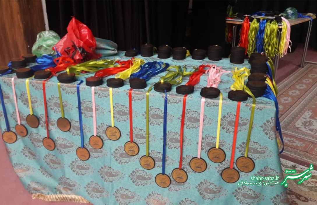 همایش تجلیل از دانش آموزان مقام آور/ عکس: زینب صادقی