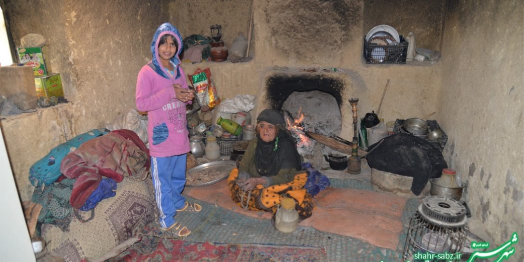 پیرزن و دختر/ روستای کنده ای/ عکس: طاهره کریمی خرمی