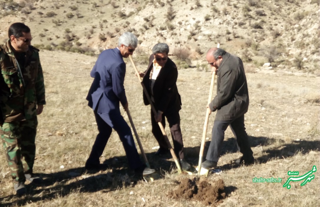 اجرای طرح غنی سازی بیولوژیک جهت کاشت بذر ۲۱۰ هکتار جنگل منطقه پیرشکفت