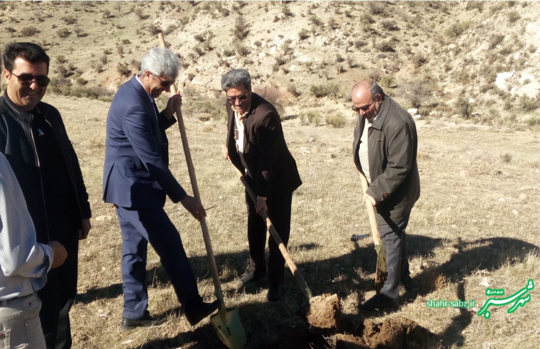 اجرای طرح غنی سازی بیولوژیک جهت کاشت بذر ۲۱۰ هکتار جنگل منطقه پیرشکفت