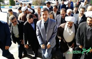 بازدید پرویز فتاح رئیس کمیته امداد امام خمینی از کازرون/ حجت الاسلام شیخ محمد خرسند- پرویز فتاح- داریوش دهقان- حسین رضازاده- محمد بذرافشان- حجت الاسلام حسین انصاری/ عکس: امیرخسرو شجاعی