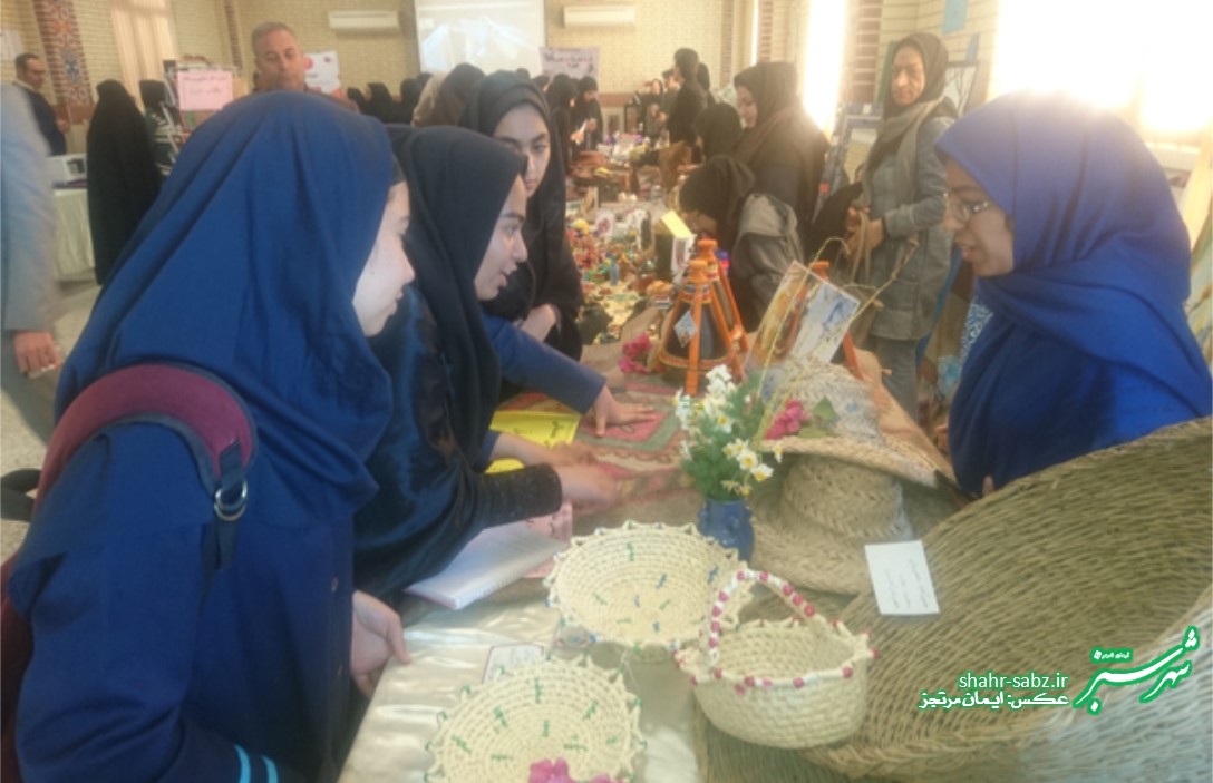نمایشگاه معرفی مشاغل دبیرستان الزهرا(س) کازرون/ عکس: ایمان مرتجز