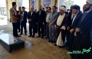 بازدید پرویز فتاح رئیس کمیته امداد امام خمینی از کازرون گلزار شهدای سید محمد نوربخش/ حجت الاسلام شیخ محمد خرسند- پرویز فتاح- داریوش دهقان- حسین رضازاده- محمد بذرافشان- حجت الاسلام حسین انصاری/ عکس: امیرخسرو شجاعی