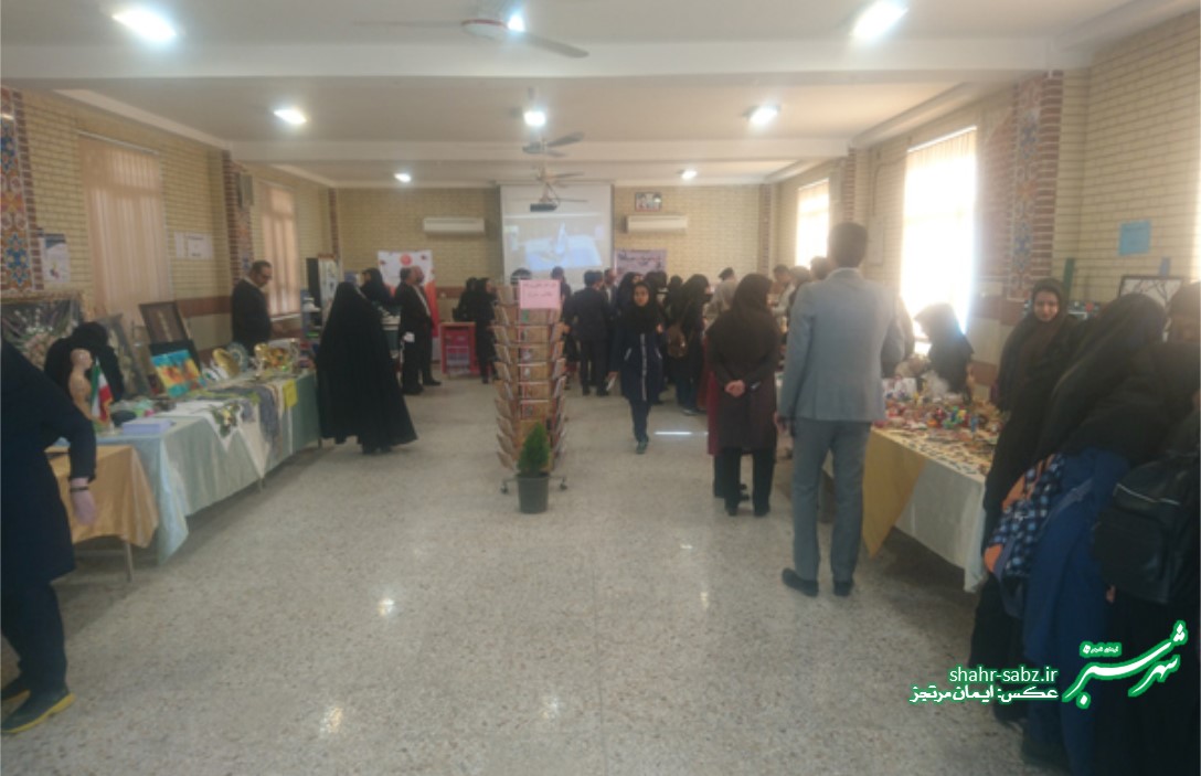 نمایشگاه معرفی مشاغل دبیرستان الزهرا(س) کازرون/ عکس: ایمان مرتجز