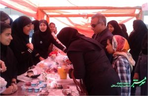 بازار هنری دانش آموزان هنرستان فاطمه زهرا کازرون به مناسبت عید نوروز/ عکس: زینب صادقی