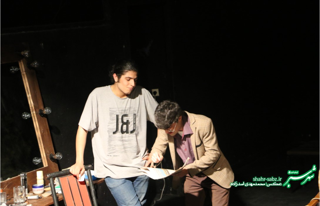 نمایش زندگی در تئاتر/ حنیف سلطانی سروستانی و سروش عباسی/ عکس: محمدمهدی اسدزاده