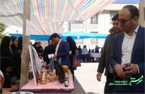 بازار هنری دانش آموزان هنرستان فاطمه زهرا کازرون به مناسبت عید نوروز/ عکس: زینب صادقی