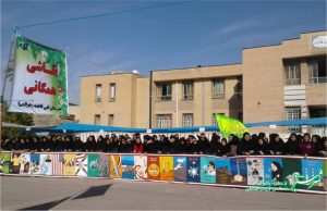 بازار هنری دانش آموزان هنرستان فاطمه زهرا کازرون به مناسبت عید نوروز/ عکس: زینب صادقی