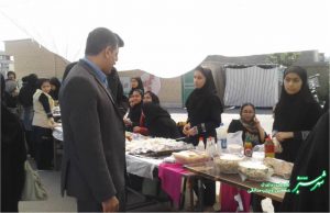 بازار هنری دانش آموزان هنرستان فاطمه زهرا کازرون به مناسبت عید نوروز/ عکس: زینب صادقی