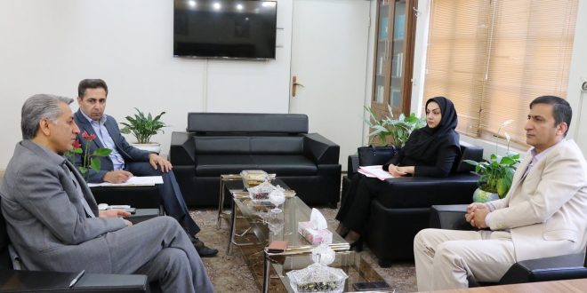 صابر سهرابی و سید شهاب الدین میرباقری در دیدار با نمایندگان شهرداری شیراز/ عکس: علی روزیطلب